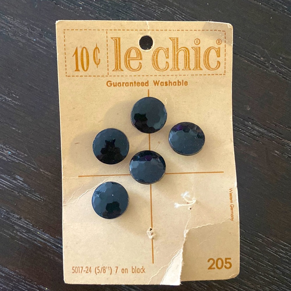 Vintage le chic buttons